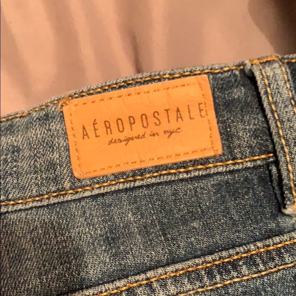 Lightly distressed shorts - Picture 5 of 7